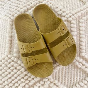 Freedom Moses slides in pistachio